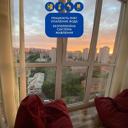 Large 2 Room Apartment With A Beautiful View 2 Min Metro Chernigivska Kiew Exterior foto