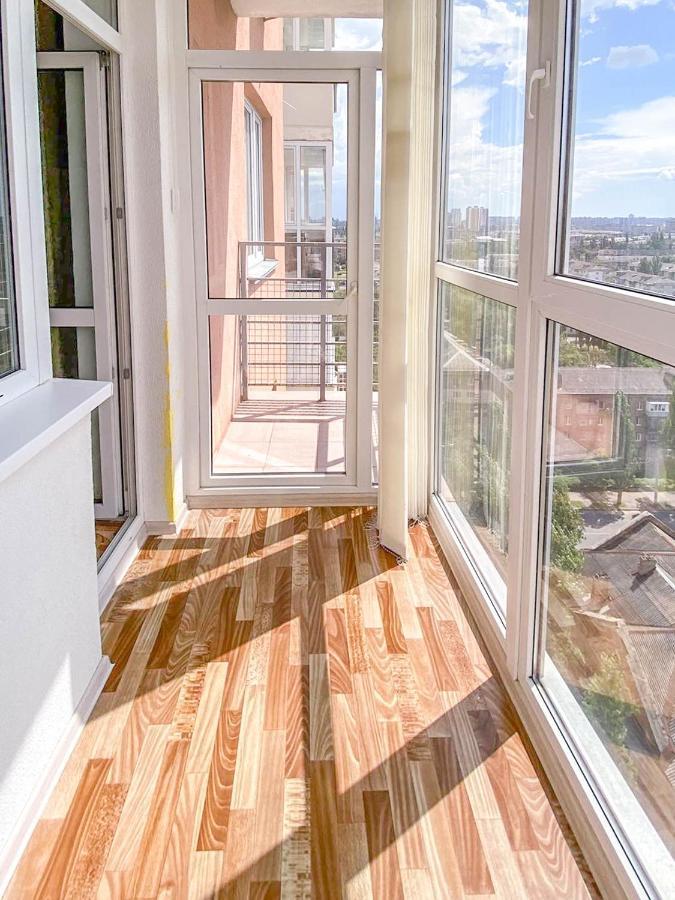 Large 2 Room Apartment With A Beautiful View 2 Min Metro Chernigivska Kiew Exterior foto