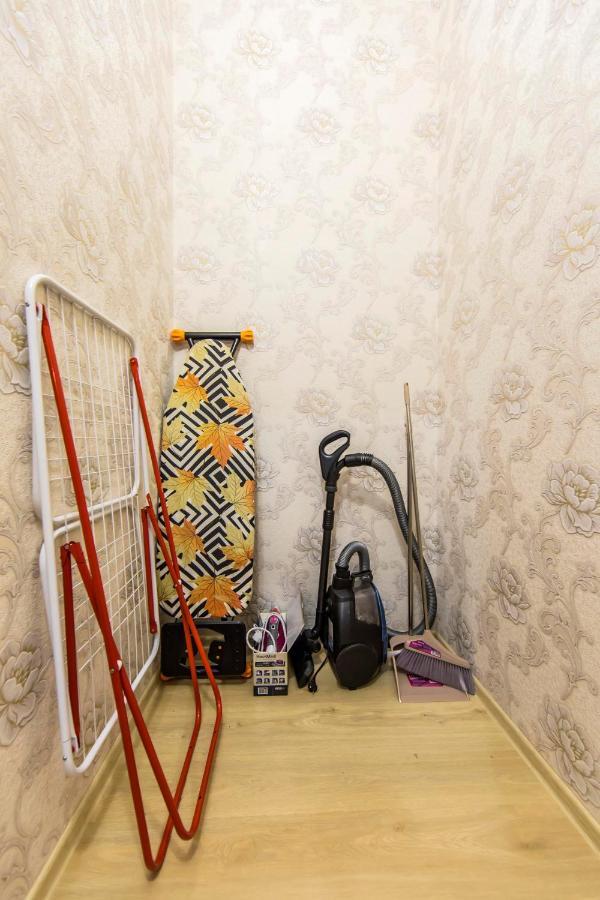 Large 2 Room Apartment With A Beautiful View 2 Min Metro Chernigivska Kiew Exterior foto