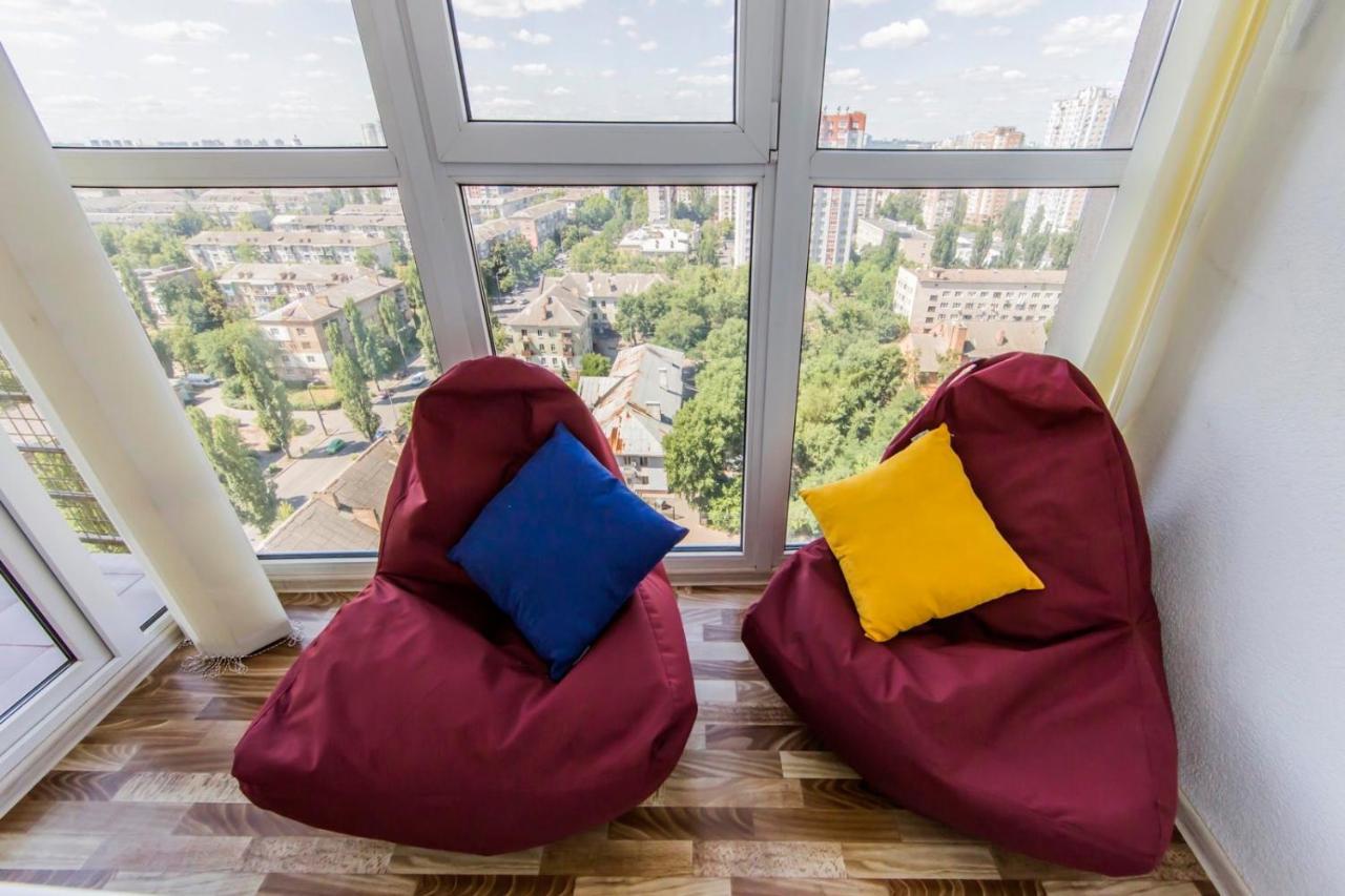 Large 2 Room Apartment With A Beautiful View 2 Min Metro Chernigivska Kiew Exterior foto