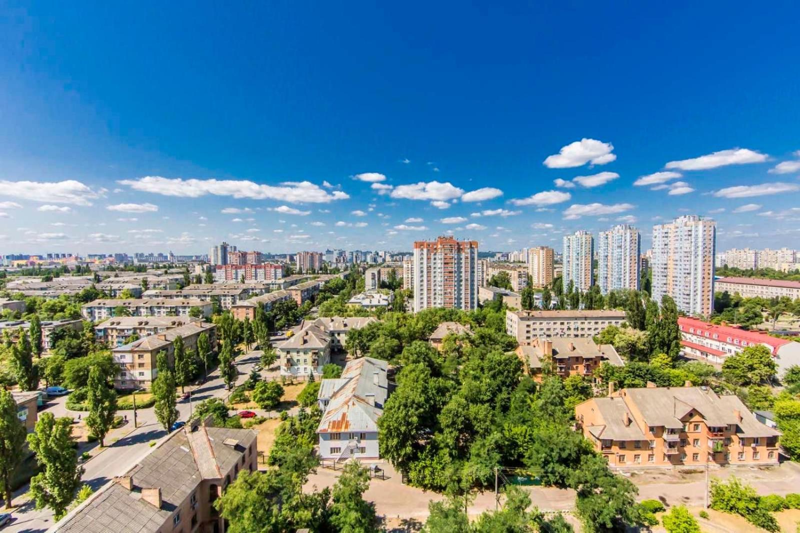 Large 2 Room Apartment With A Beautiful View 2 Min Metro Chernigivska Kiew Exterior foto